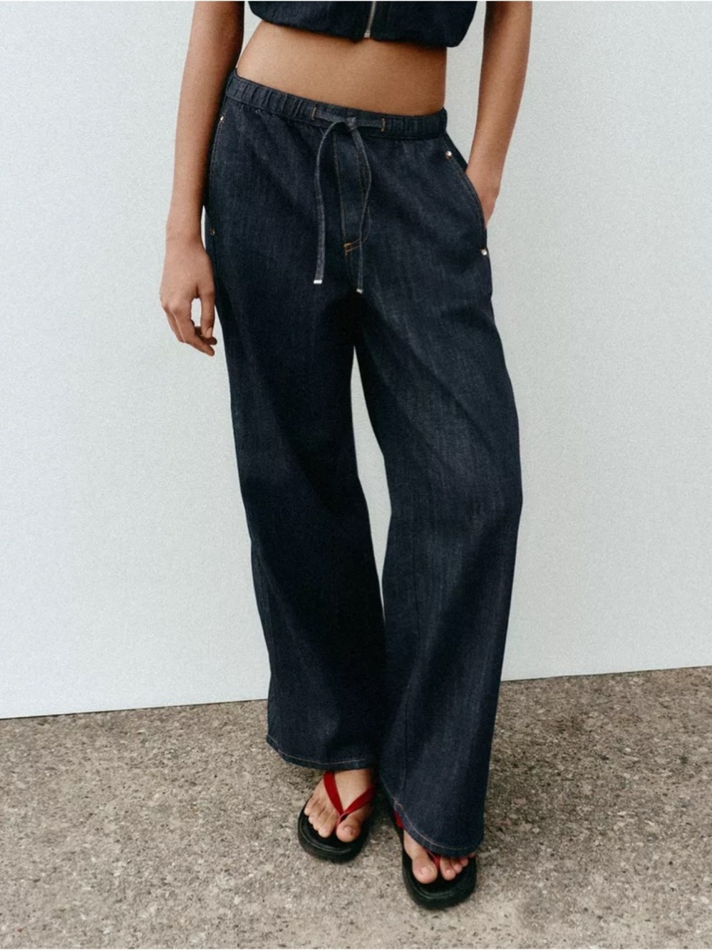 Zara Z1975 MID-RISE WIDE LEG
JOGGER JEANS